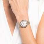 hodinky s kryštalickou aurou švajčiarska výroba, kovový náramok, zlatý tón, šampanské zlaté prevedenie B8ZNT1138 Swarovski príslušenstvo - Image 2