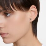 napichovacie náušnice stilla trojuholníkový strih, sivá, ruténiová B8ZNT684 Swarovski šperky - Image 2