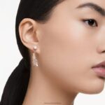 pekné visiace náušnice zmiešané strihy, pierko, biele, pozlátené ružovým zlatom B8ZNT829 Swarovski šperky - Image 2