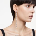 visiace náušnice gema asymetrický dizajn, zmiešané strihy, biela, rhodiované B8ZNT848 Swarovski šperky - Image 2