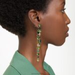 visiace náušnice gema asymetrický dizajn, zmiešané strihy, zelené, pozlátené B8ZNT836 Swarovski šperky - Image 6